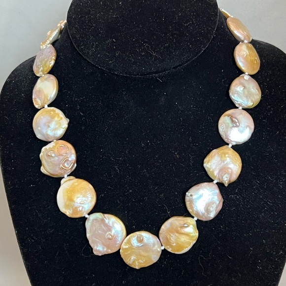 NWOT Cultured Freshwater Coin Pearl Necklace. 19”. Pink and Gray Tones. - Picture 2 of 7